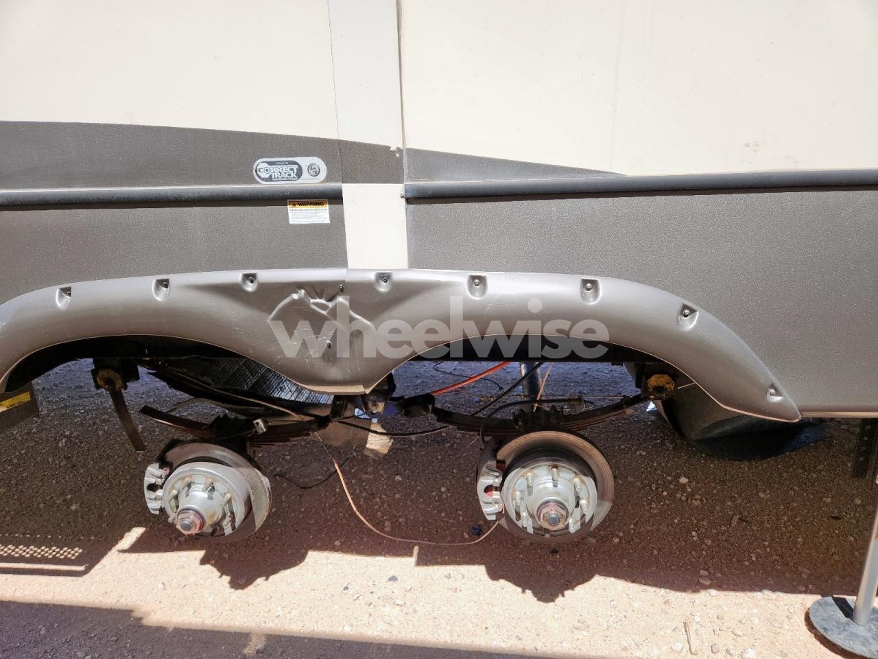 Photo 10 of 2016 KEYSTONE MONTANA (VIN 4YDF37122G4700905)