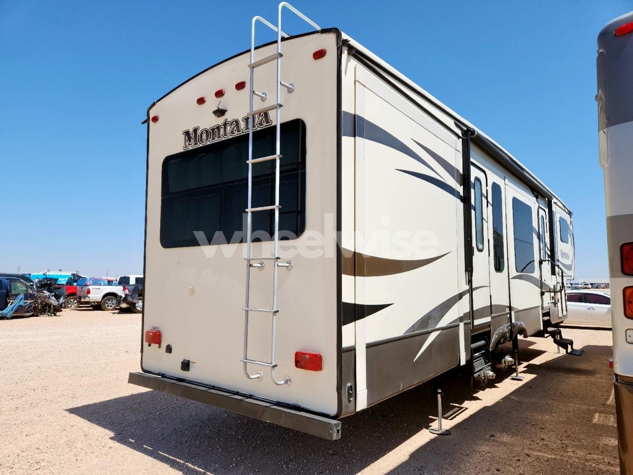 Photo 4 of 2016 KEYSTONE MONTANA (VIN 4YDF37122G4700905)