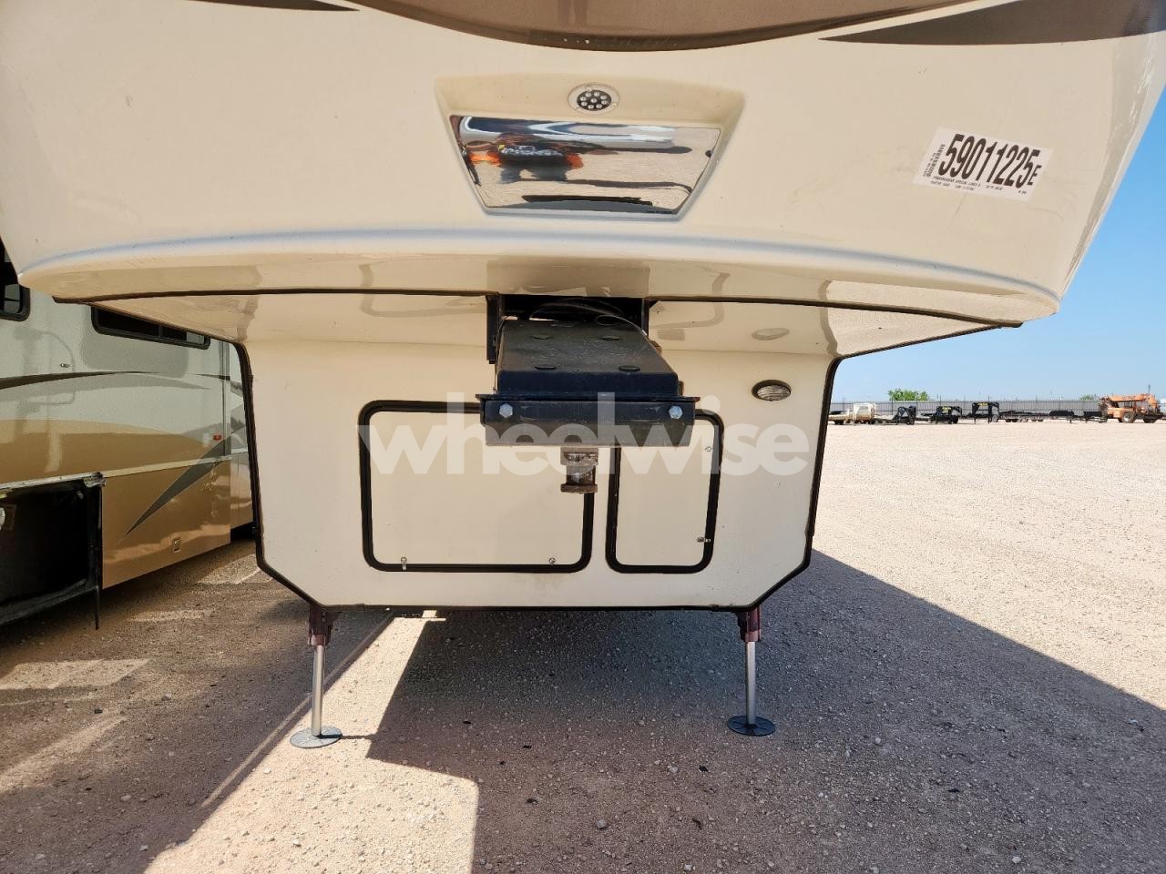 Photo 7 of 2016 KEYSTONE MONTANA (VIN 4YDF37122G4700905)