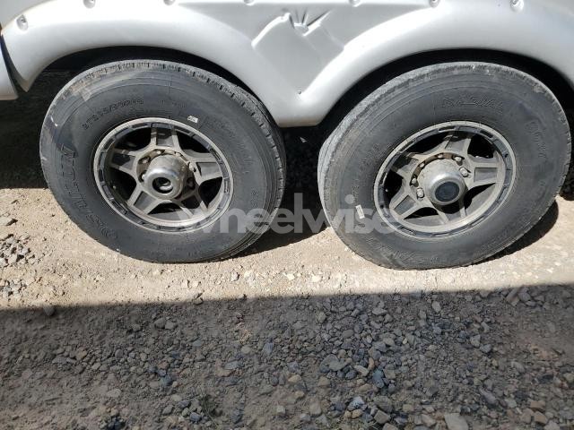 Photo 2 of 2021 MONTANA MOUNTAINEE (VIN 4YDF37621M4700172)