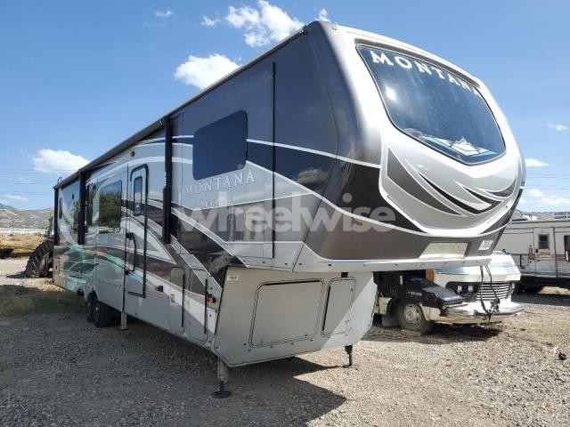Photo 4 of 2021 MONTANA MOUNTAINEE (VIN 4YDF37621M4700172)