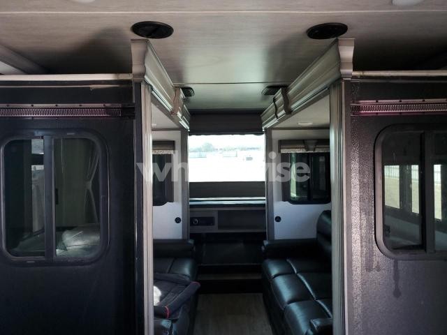 Photo 6 of 2021 MONTANA MOUNTAINEE (VIN 4YDF37621M4700172)