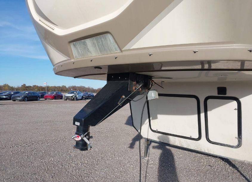 Photo 10 of 2019 Keystone Montana 3761 FL (VIN 4YDF37627K4702747)