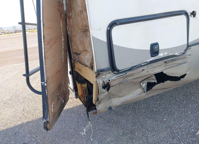 Photo 14 of 2019 Keystone Montana 3761 FL (VIN 4YDF37627K4702747)