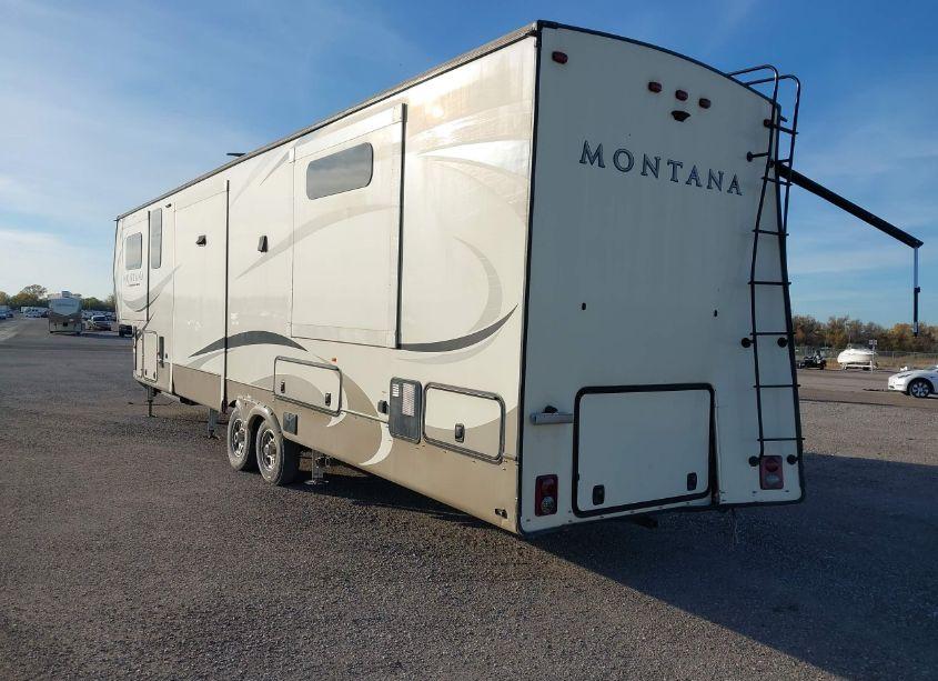 Photo 3 of 2019 Keystone Montana 3761 FL (VIN 4YDF37627K4702747)