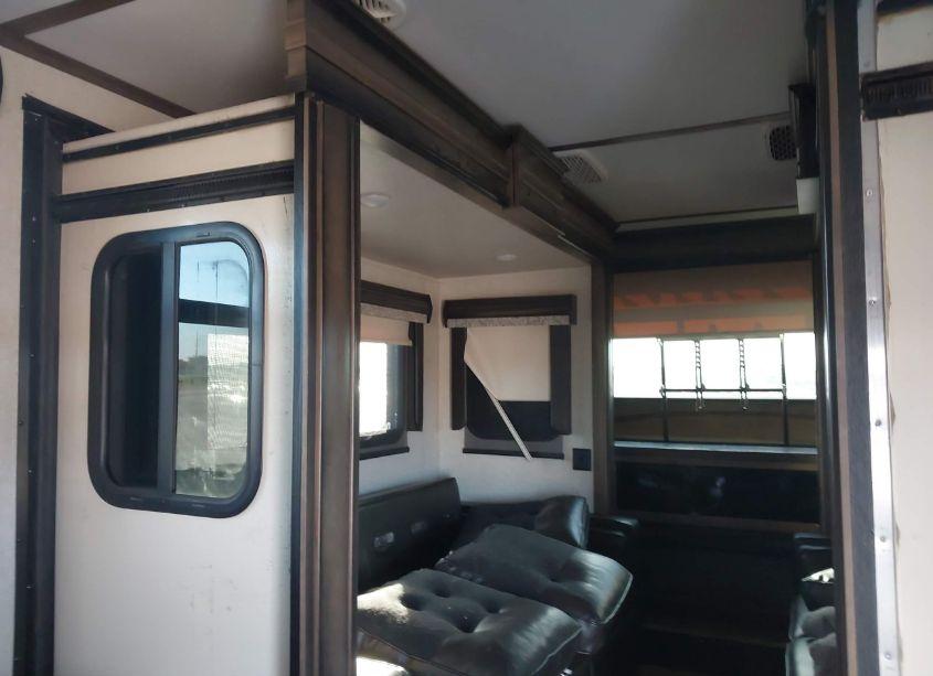 Photo 5 of 2019 Keystone Montana 3761 FL (VIN 4YDF37627K4702747)