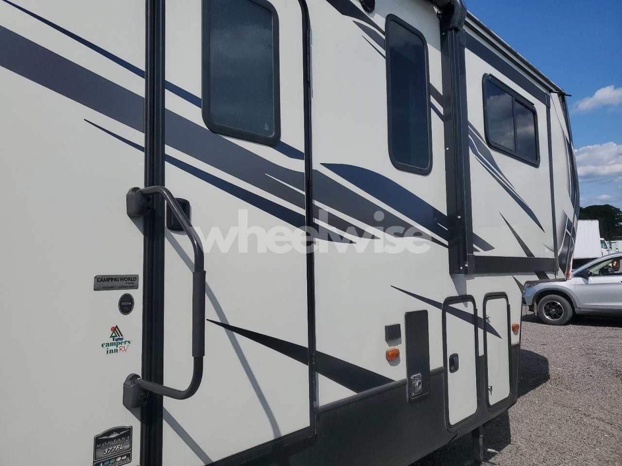 Photo 5 of 2021 KEYSTONE MONTANA - RVS CAMPER N/A (VIN 4YDF3772XMA743277)