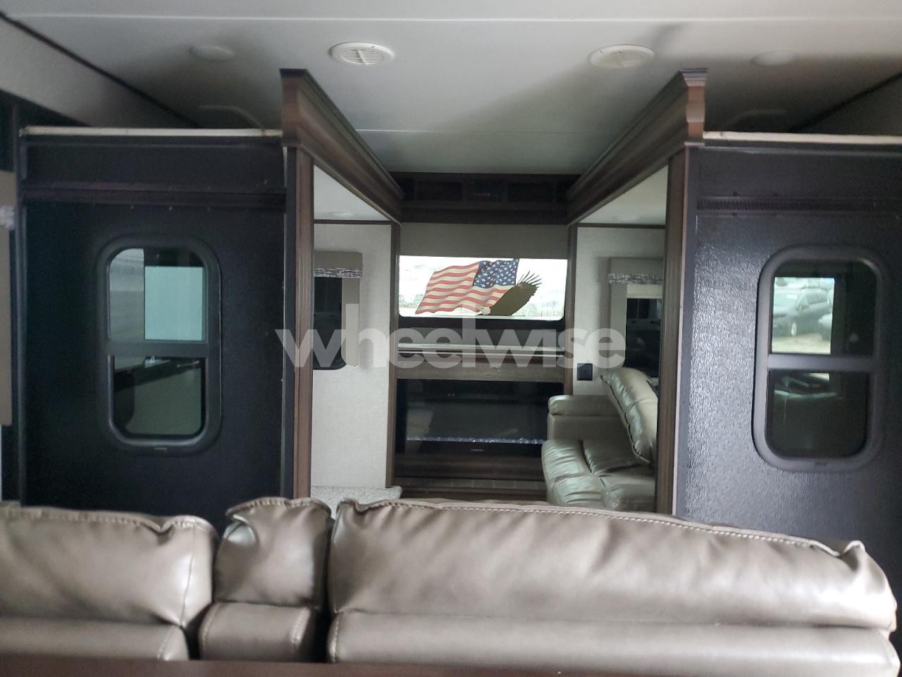 Photo 5 of 2020 KEYSTONE RV COUGAR FIF N/A (VIN 4YDF38323LE760764)