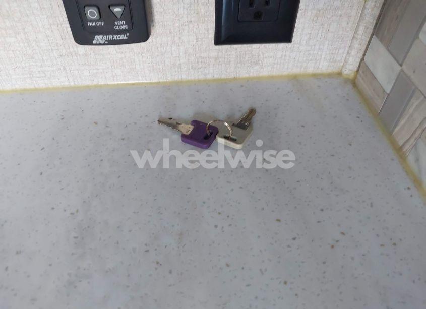 Photo 11 of 2018 Keystone Montana (VIN 4YDF39225J4703315)