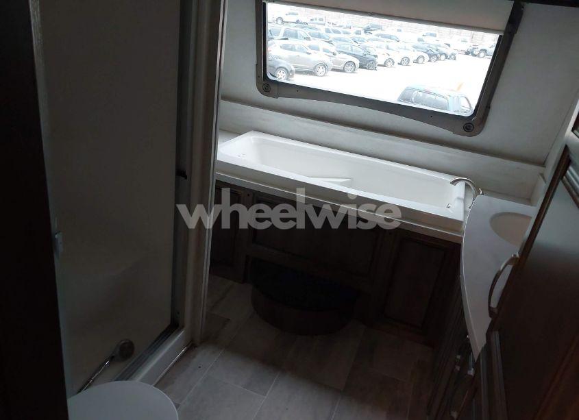 Photo 13 of 2018 Keystone Montana (VIN 4YDF39225J4703315)