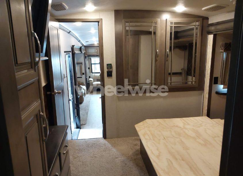 Photo 15 of 2018 Keystone Montana (VIN 4YDF39225J4703315)