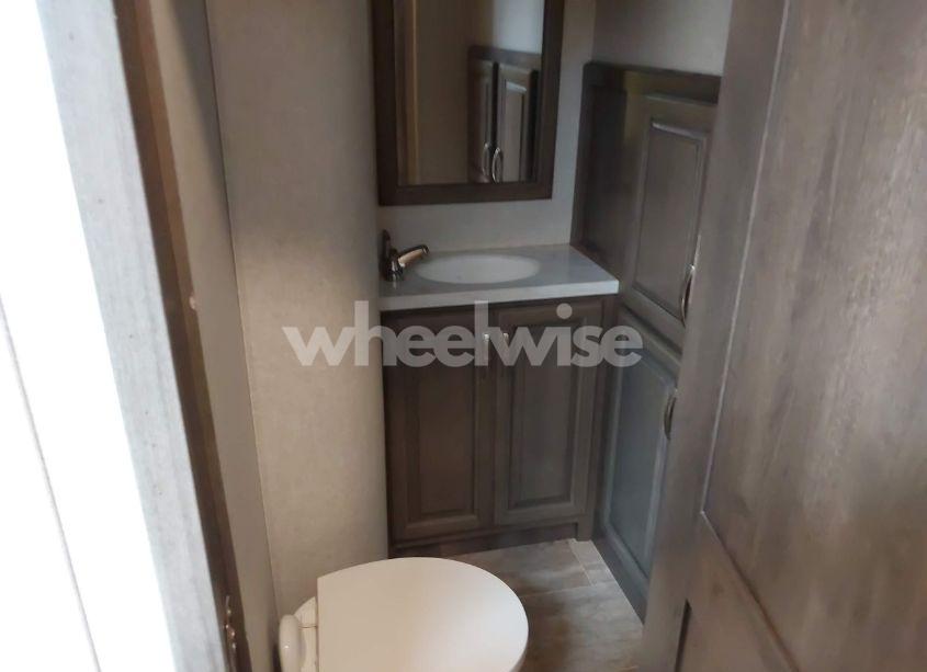 Photo 16 of 2018 Keystone Montana (VIN 4YDF39225J4703315)