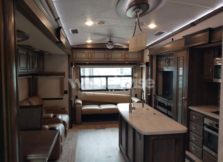 Photo 5 of 2018 Keystone Montana (VIN 4YDF39225J4703315)