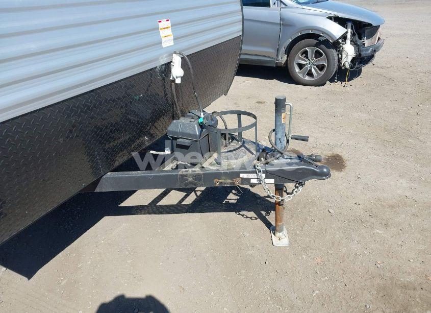 Photo 10 of 2019 Keystone Summerland (VIN 4YDT18013KW152854)