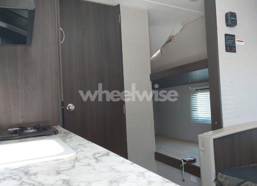 Photo 5 of 2019 Keystone Summerland (VIN 4YDT18013KW152854)