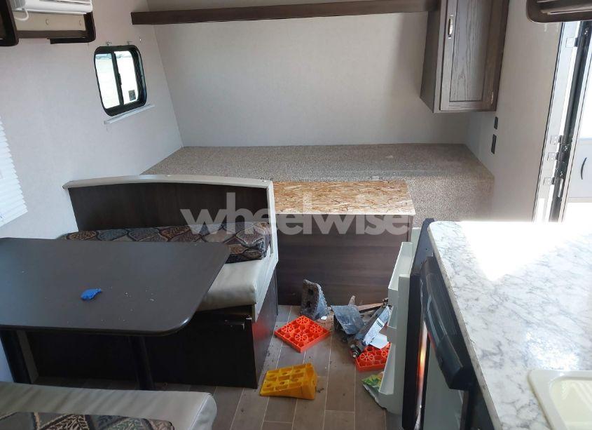 Photo 8 of 2019 Keystone Summerland (VIN 4YDT18013KW152854)