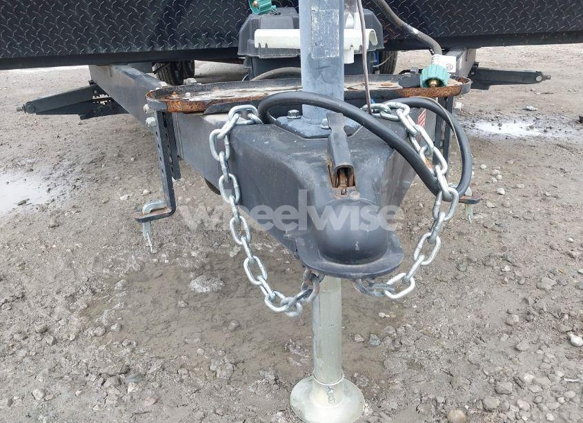 Photo 10 of 2018 Keystone Other (VIN 4YDT20220J3151858)