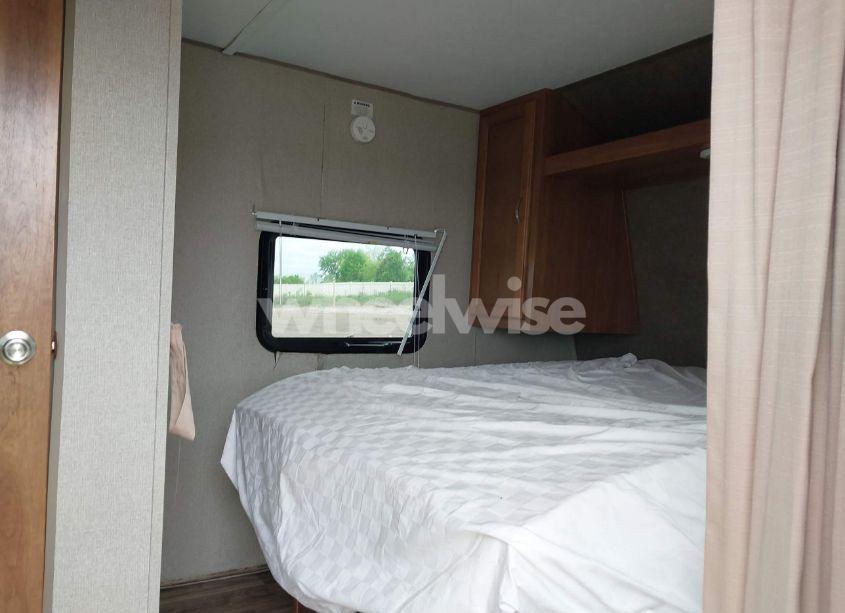 Photo 5 of 2018 Keystone Other (VIN 4YDT20220J3151858)