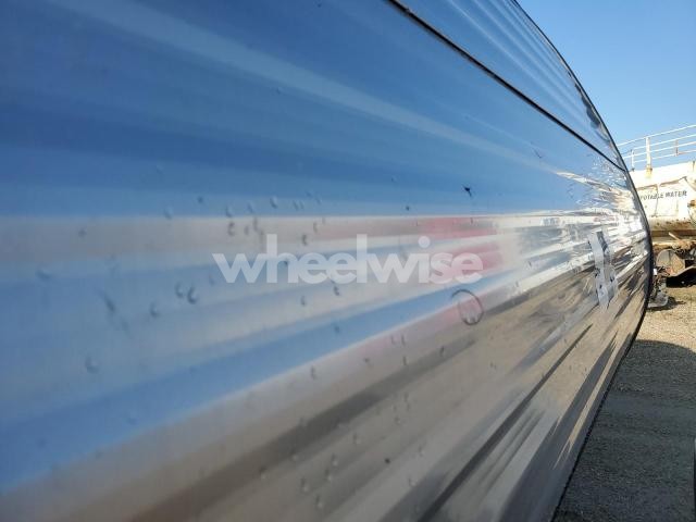 Photo 6 of 2014 KEYSTONE BULLET N/A (VIN 4YDT30122EH920593)