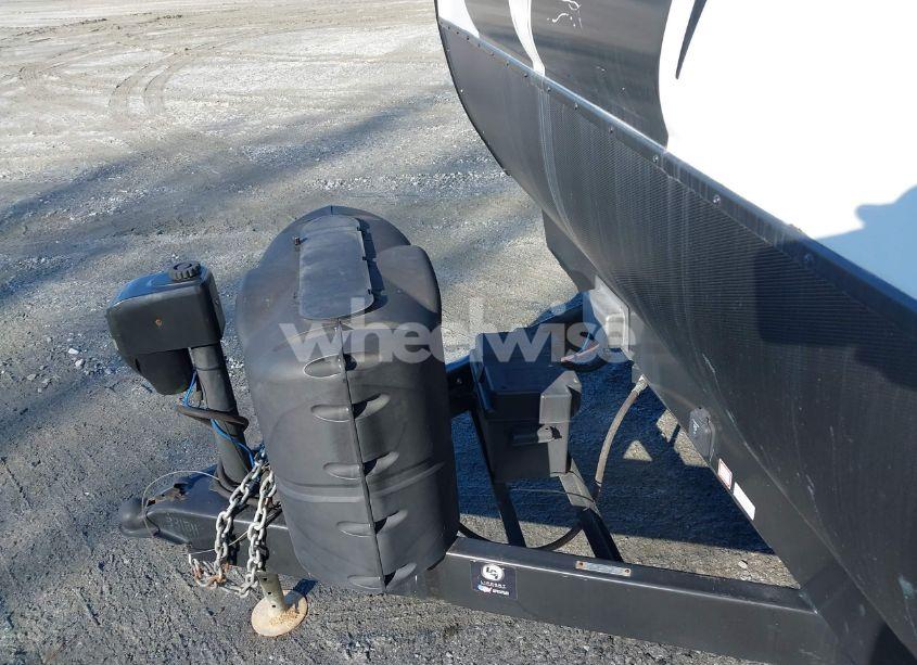 Photo 10 of 2019 Crossroads Other (VIN 4YDT33120K5351869)