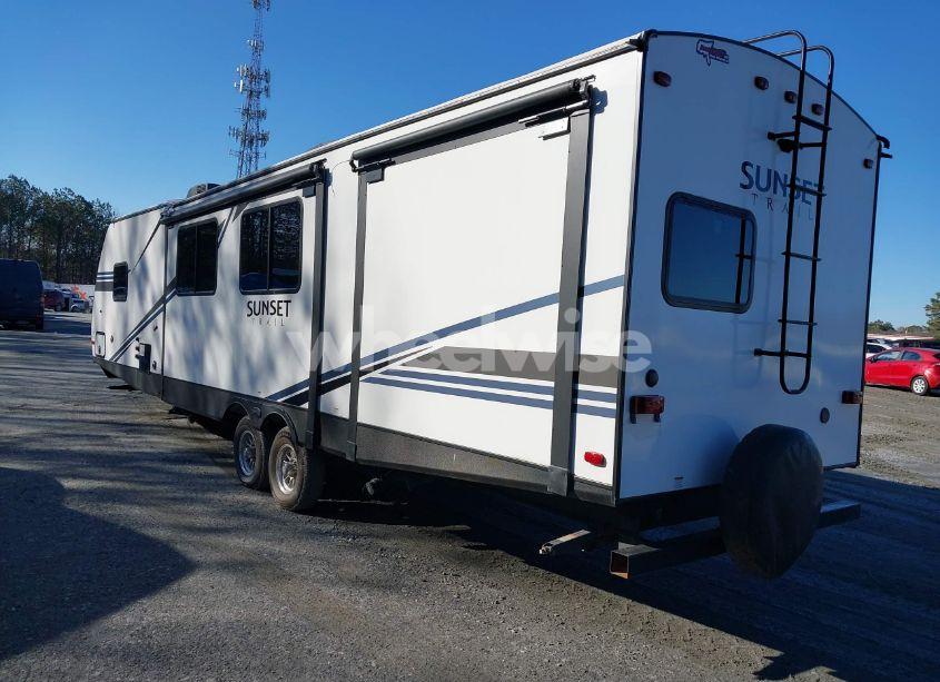 Photo 3 of 2019 Crossroads Other (VIN 4YDT33120K5351869)