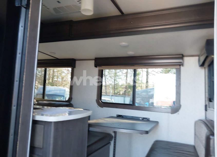 Photo 5 of 2019 Crossroads Other (VIN 4YDT33120K5351869)