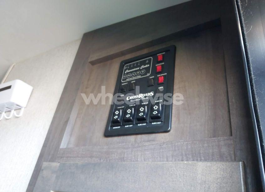 Photo 7 of 2019 Crossroads Other (VIN 4YDT33120K5351869)