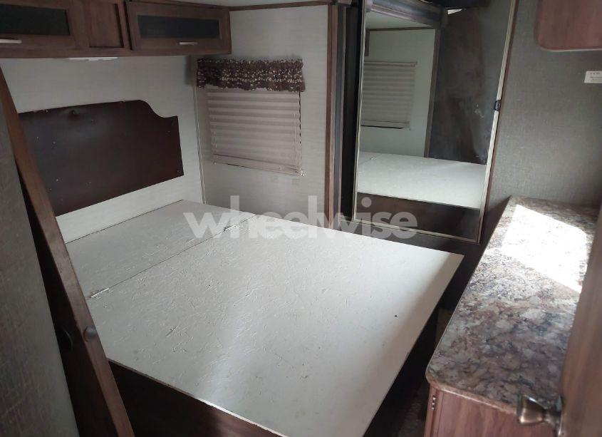 Photo 5 of 2016 Keystone Cougar (VIN 4YDT33R28GV500105)