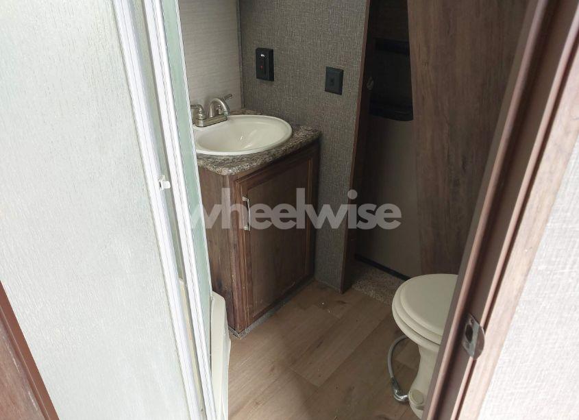 Photo 7 of 2016 Keystone Cougar (VIN 4YDT33R28GV500105)