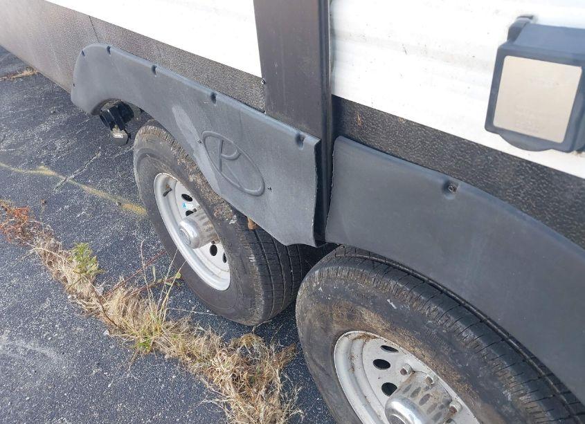 Photo 11 of 2017 Keystone Springdale TRAVEL TRAILER (VIN 4YDT38B25H3100250)