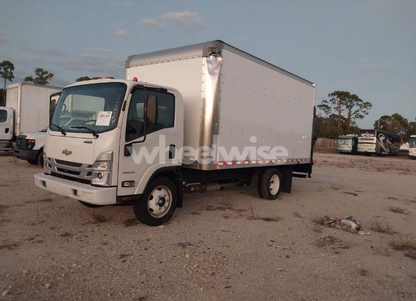 Photo 2 of 2023 Chevrolet 4500 LCF GAS (VIN 54DCDW1D2PS203147)