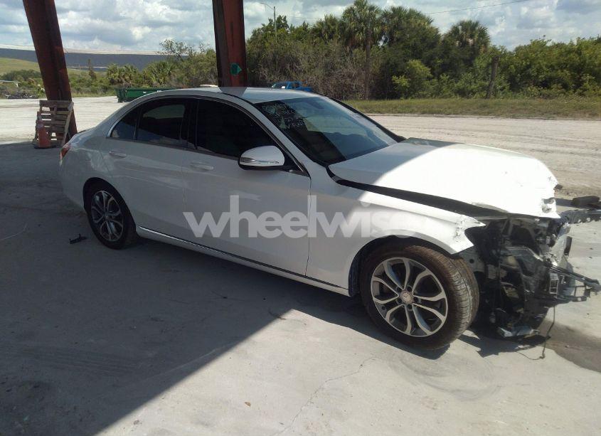 2015 Mercedes-benz C 300 (VIN 55SWF4JB1FU093085) main photo