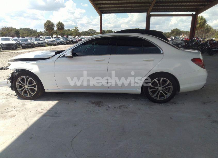 Photo 15 of 2015 Mercedes-benz C 300 (VIN 55SWF4JB1FU093085)