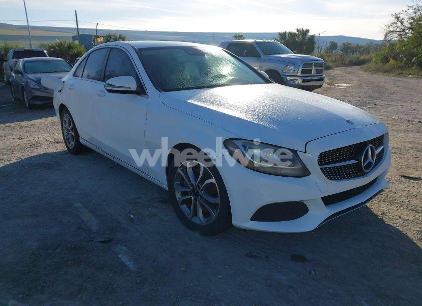 2016 Mercedes-benz C 300 (VIN 55SWF4JB2GU159273) main photo
