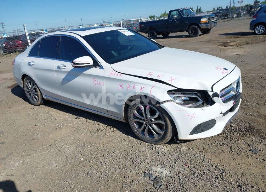 2018 Mercedes-benz C 300 (VIN 55SWF4JB2JU261826) main photo