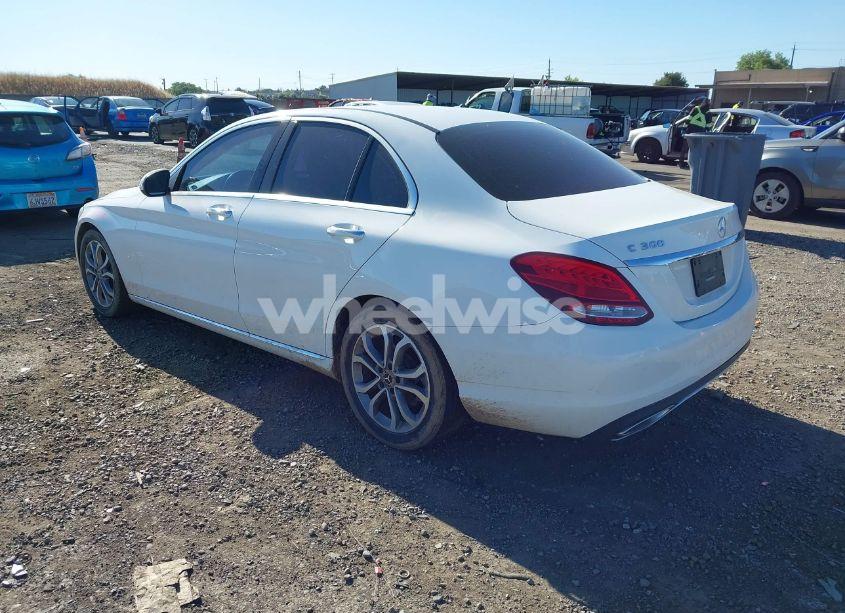 Photo 3 of 2018 Mercedes-benz C 300 (VIN 55SWF4JB2JU261826)