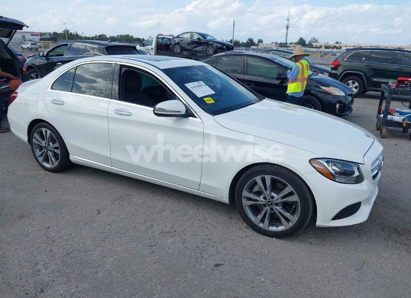 2018 Mercedes-benz C 300 (VIN 55SWF4JB4JU252500) main photo