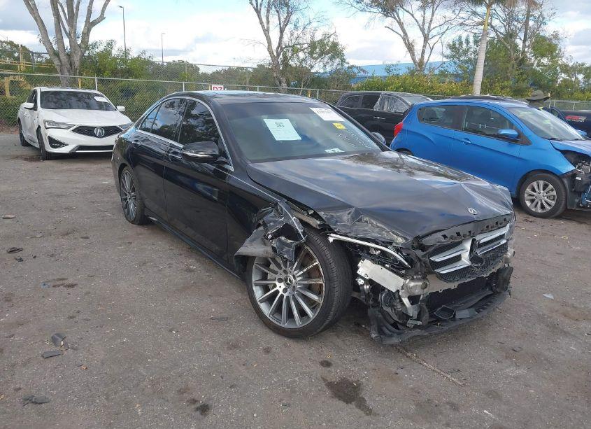 2018 Mercedes-benz C 300 (VIN 55SWF4JB5JU265577) main photo