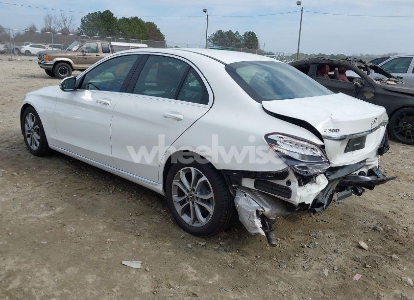 Photo 3 of 2018 Mercedes-benz C 300 (VIN 55SWF4JB5JU273159)