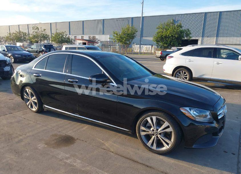 2018 Mercedes-benz C 300 (VIN 55SWF4JB7JU235626) main photo