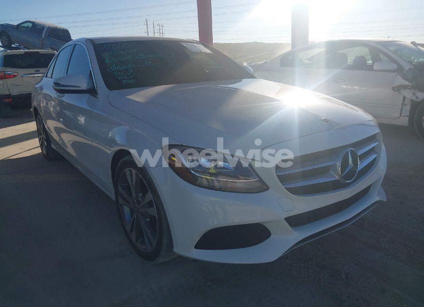 2018 Mercedes-benz C 300 (VIN 55SWF4JB7JU262387) main photo