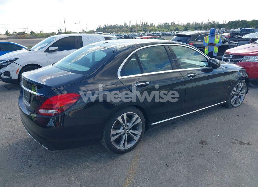 Photo 4 of 2017 Mercedes-benz C 300 LUXURY/SPORT (VIN 55SWF4JB8HU211670)