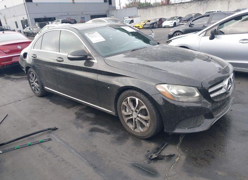 2018 Mercedes-benz C 300 (VIN 55SWF4JB8JU255304) main photo