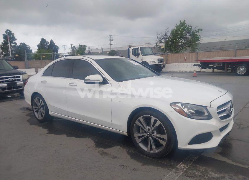 2018 Mercedes-benz C 300 (VIN 55SWF4JB9JU235630) main photo