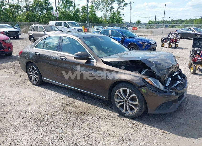 2018 Mercedes-benz C 300 (VIN 55SWF4JB9JU240617) main photo