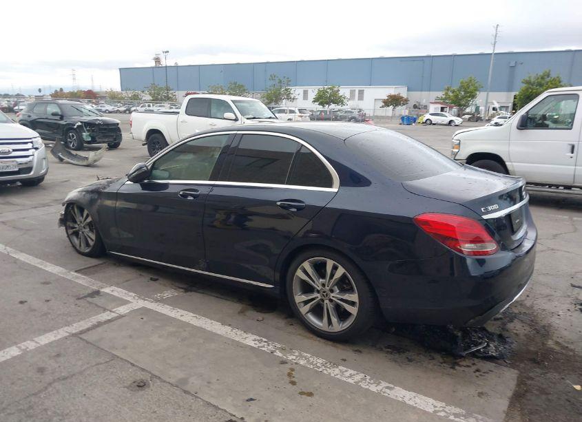 Photo 3 of 2018 Mercedes-benz C 300 (VIN 55SWF4JBXJU257507)