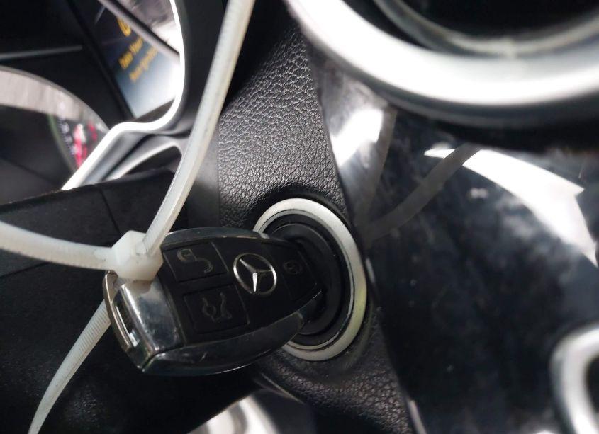 Photo 11 of 2015 Mercedes-benz C 300 4MATIC/LUXURY 4MATIC/SPORT 4MATIC (VIN 55SWF4KB0FU006730)