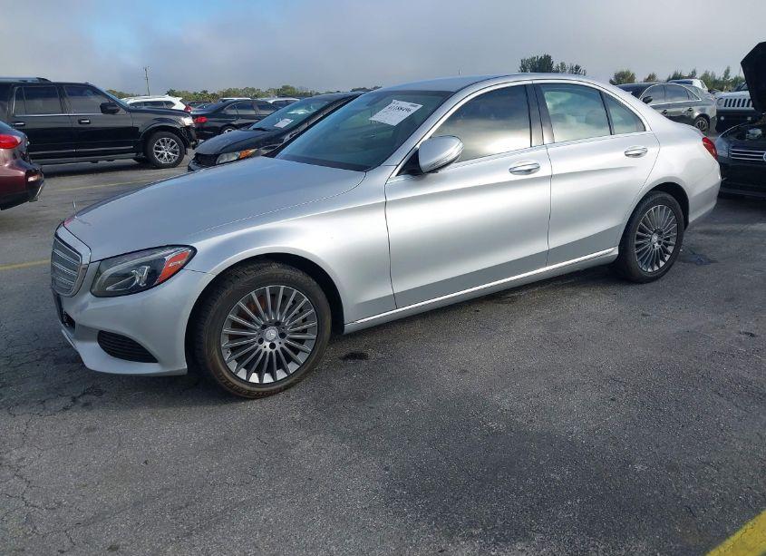 Photo 2 of 2015 Mercedes-benz C 300 4MATIC/LUXURY 4MATIC/SPORT 4MATIC (VIN 55SWF4KB0FU008638)