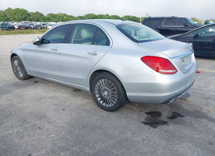 Photo 3 of 2015 Mercedes-benz C 300 4MATIC/LUXURY 4MATIC/SPORT 4MATIC (VIN 55SWF4KB0FU008638)