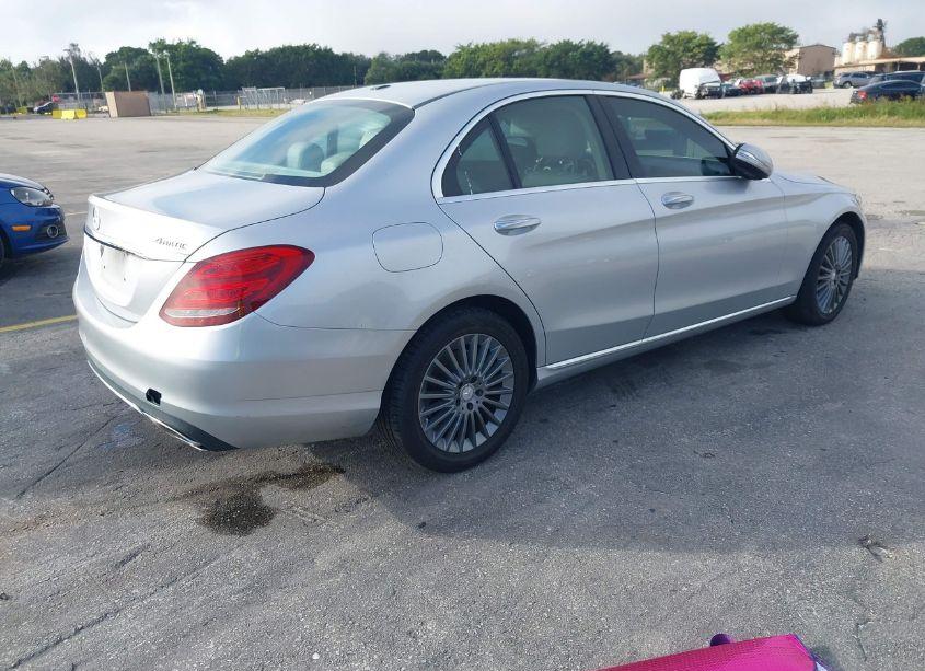 Photo 4 of 2015 Mercedes-benz C 300 4MATIC/LUXURY 4MATIC/SPORT 4MATIC (VIN 55SWF4KB0FU008638)